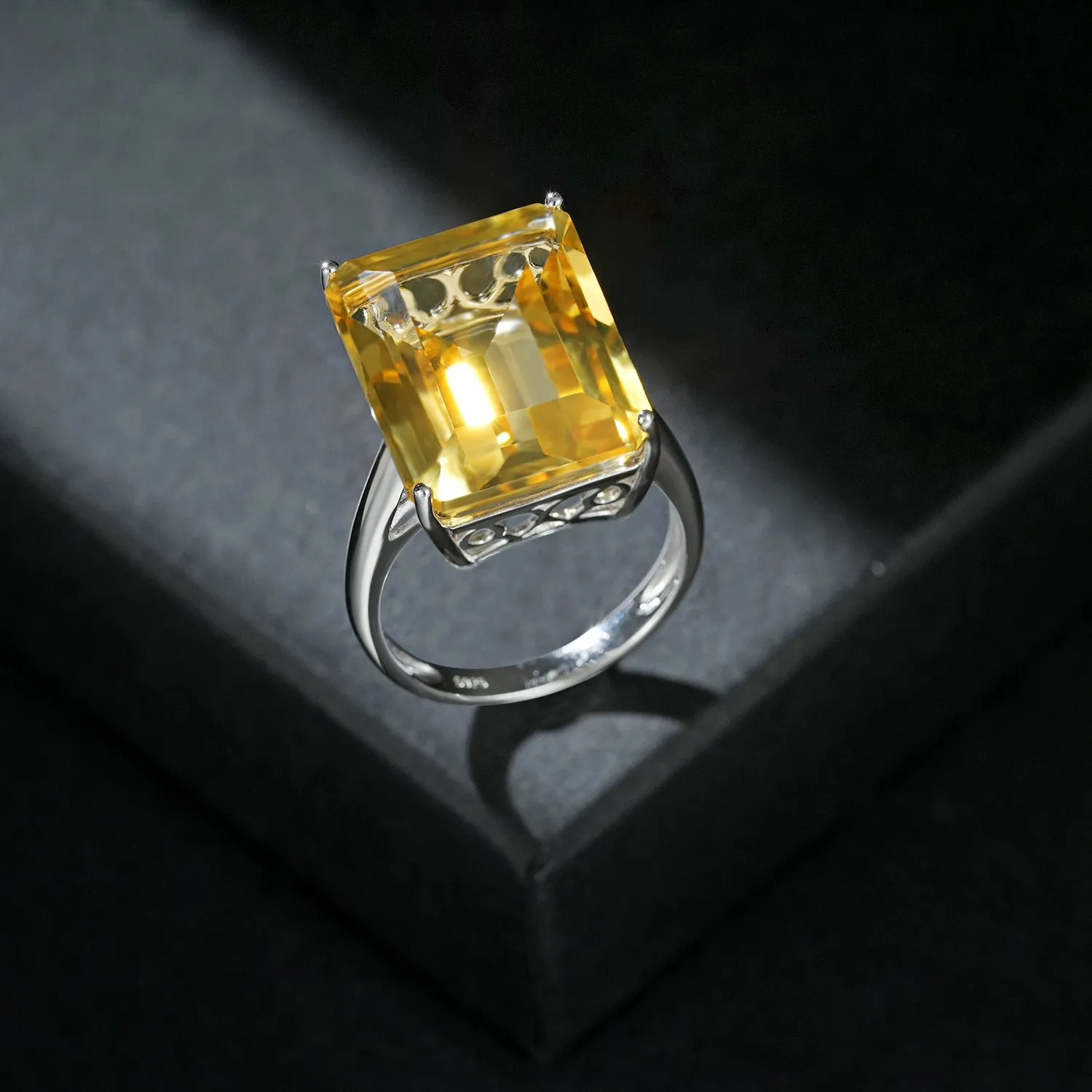 Ovalia Ring