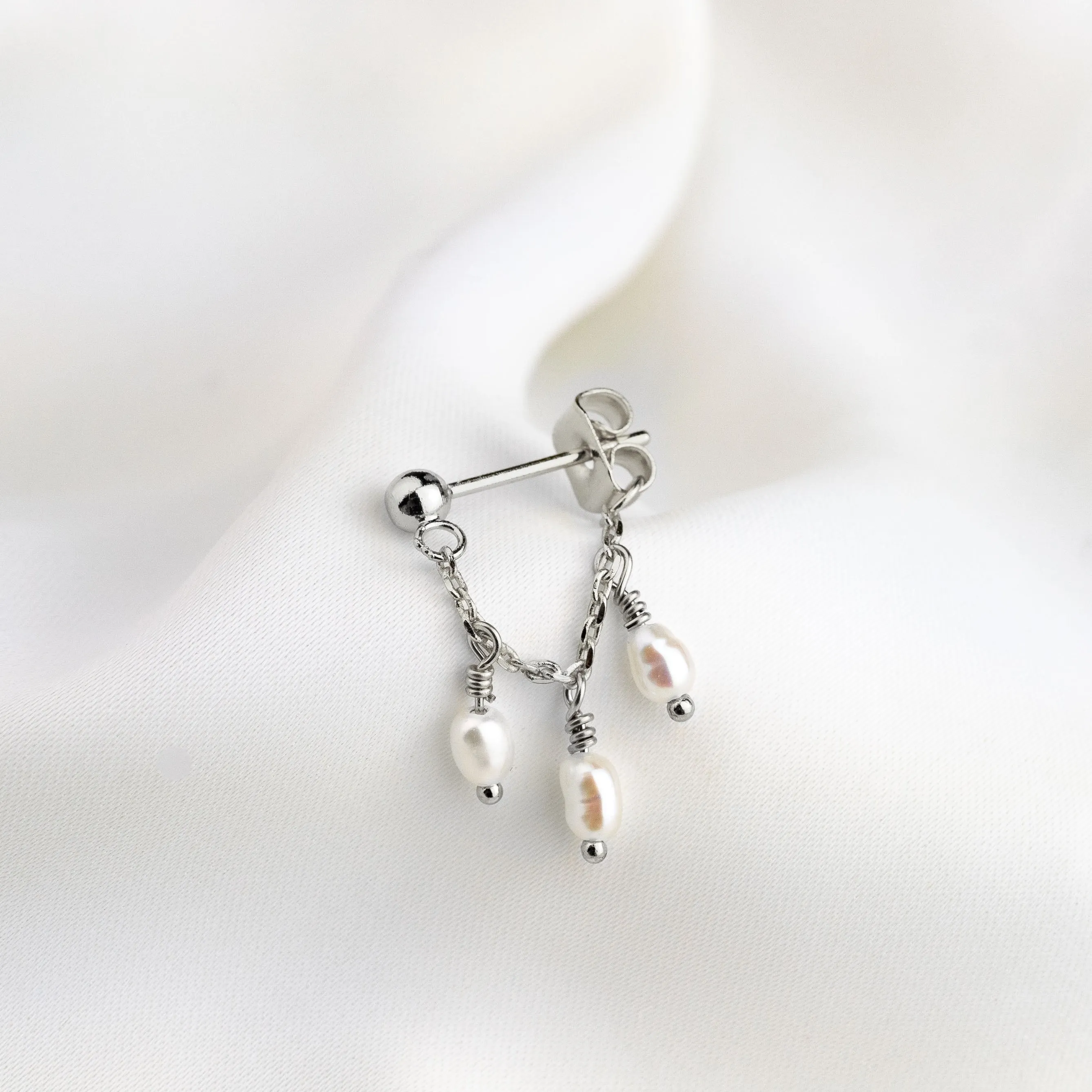 Silver Delicate Pearls Earpin