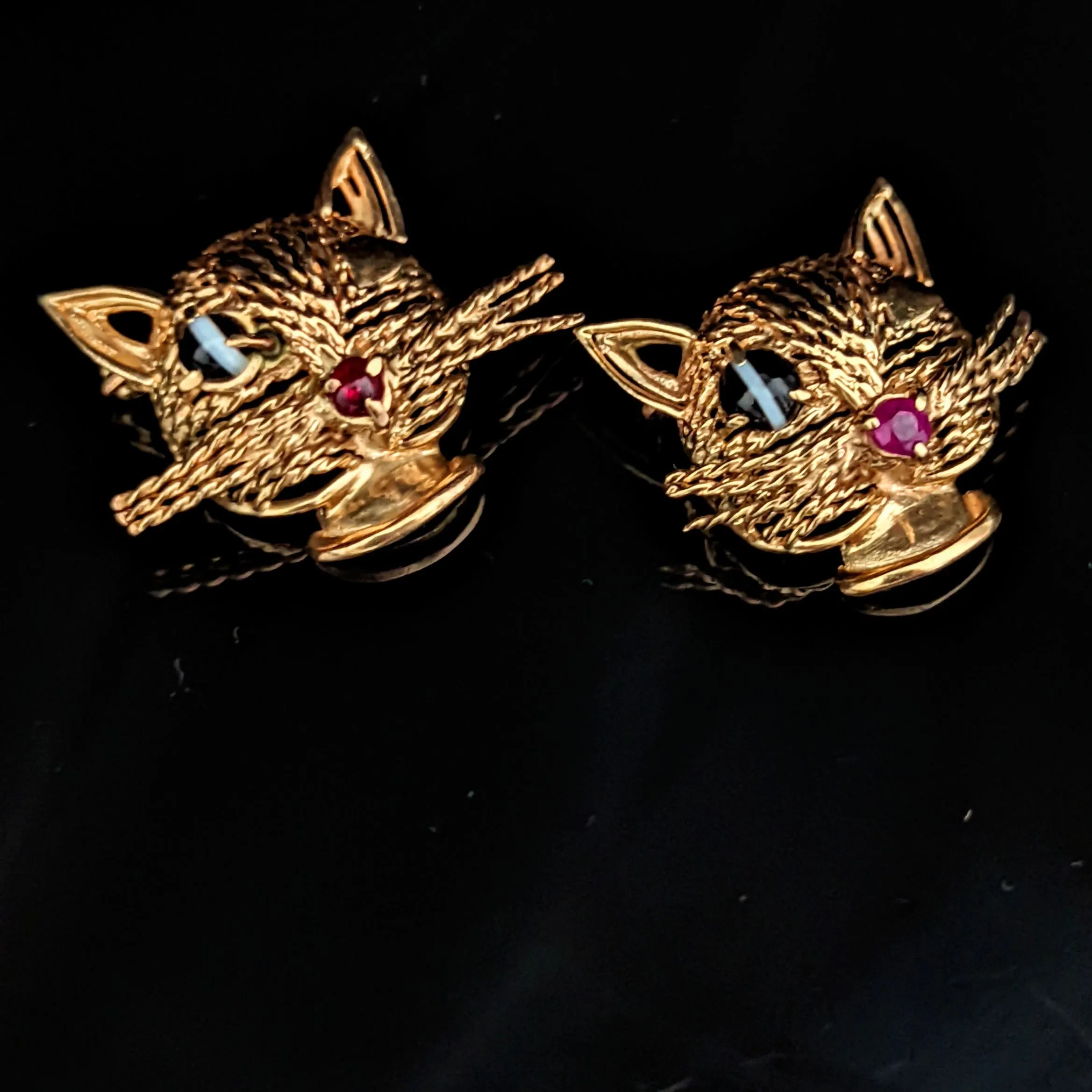 The Tempe - Estate Agate 14k Gold Pair Of Brooches by Weinman Brothers